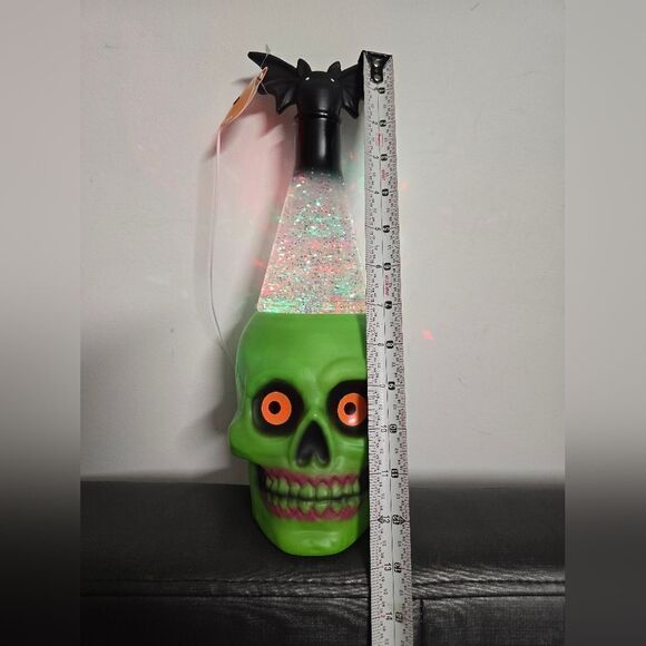 Target Halloween 2024 Hyde & Eek! Halloween Skull Lava Lamp Light, New - Picture 3 of 10